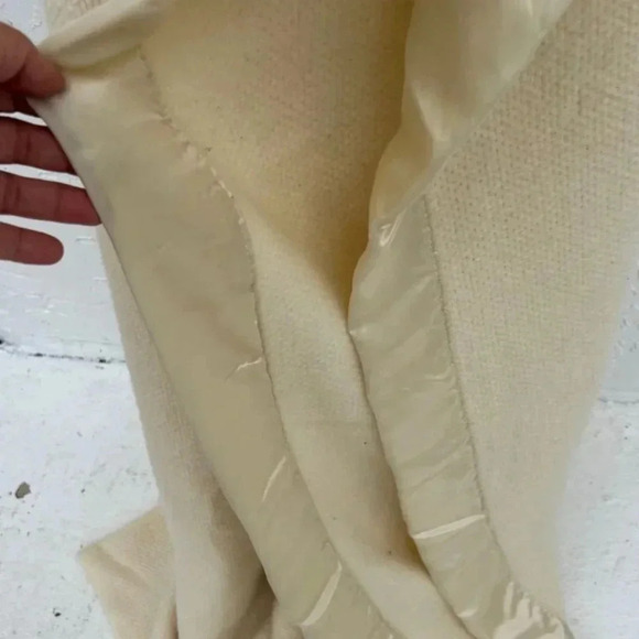 Ralph Lauren Vintage Acrylic Thermal Waffle Weave Trim Blanket Yellow Size 87x64 - Picture 2 of 7